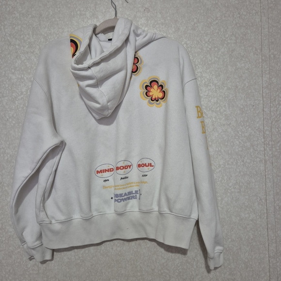 Nike White Womens Club  Sweatshirt with Black Patch and Yellow Text..Size:M - Picture 7 of 12